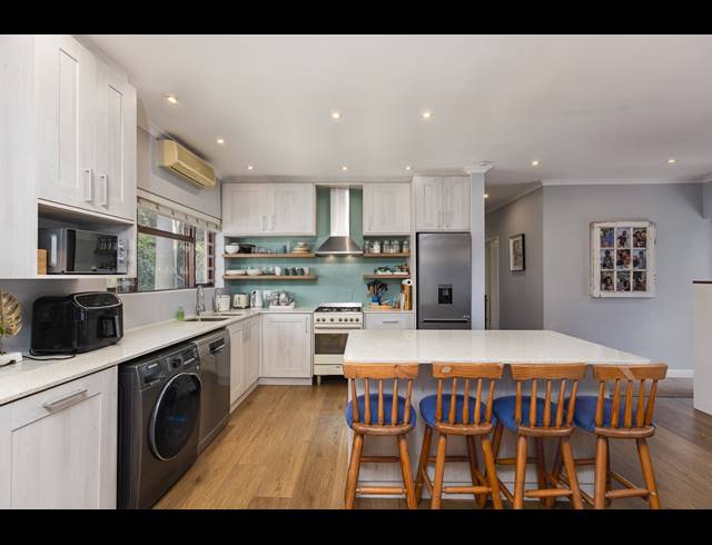 4 BEDROOM FREEHOLD FOR SALE IN TABLE VIEW